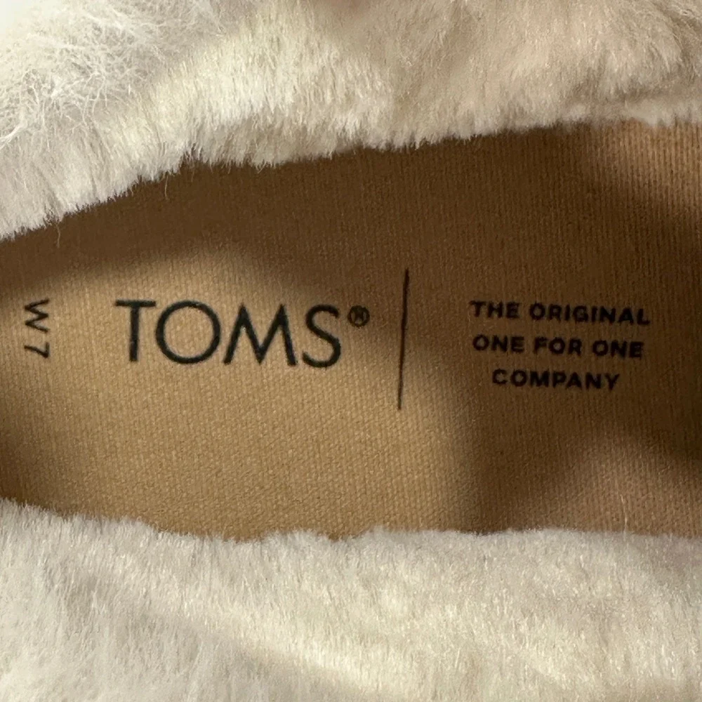 TOMS Jutti Neat Suede Slip On Sneakers Womens 7 Tan Faux Fur Lining | Cozy Core